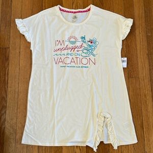 Disney Mickey mouse vacation club t shirt size medium NWT